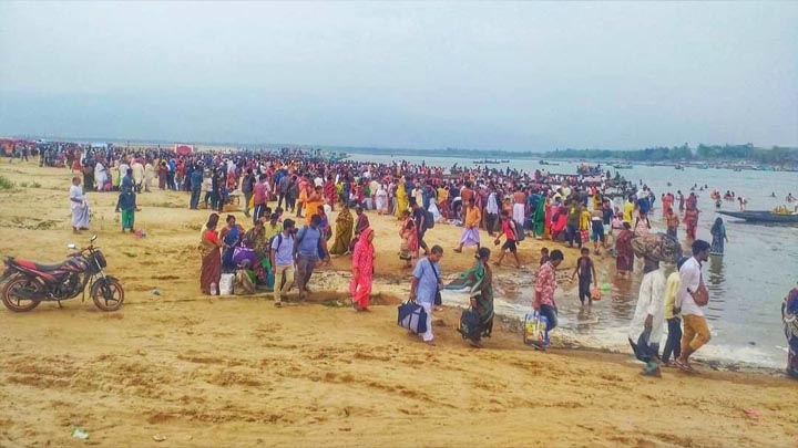 মহা বারুণী স্নান ও শাহ আরফিনের মেলায় লাখো ভক্তের আগমন